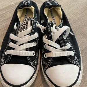 Girls size 2.5 black converse-slip on